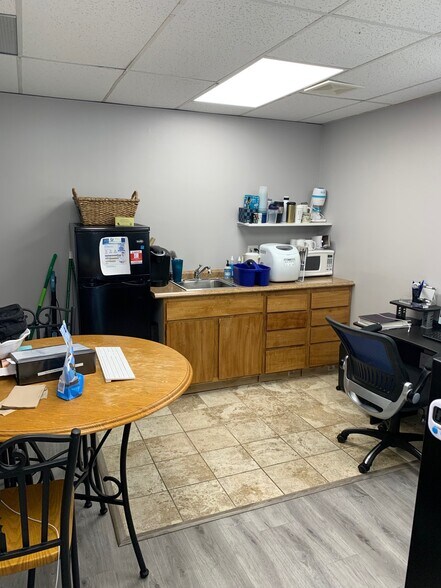 More Photos Of 1 Oakwood Park, Castle Rock Medical For Lease