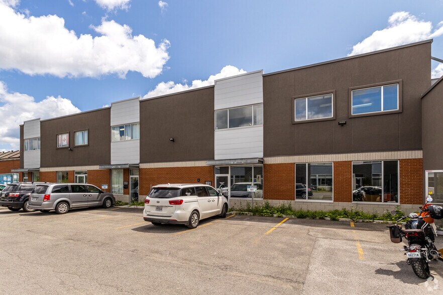 More Photos Of 545 Boul Du Curé-Boivin, Boisbriand Light Manufacturing For Lease