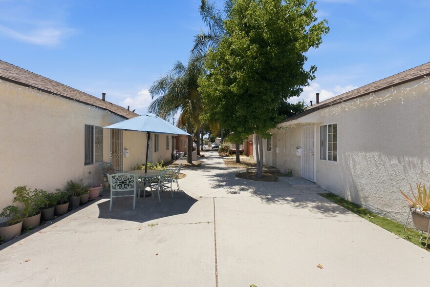 More Photos Of 559-565 61st St, San Diego Apartments For Sale