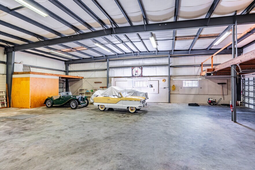 More Photos Of 925 13th Ln, Vero Beach Warehouse For Sale