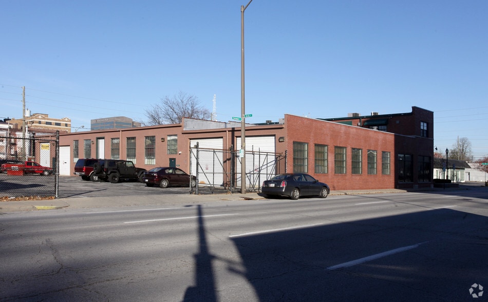 More Photos Of 838 N Delaware St, Indianapolis Unknown For Lease