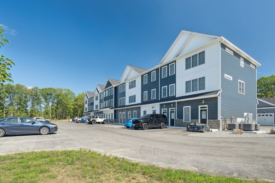 More Photos Of 3 Quill Lane, Barrington Apartments For Lease