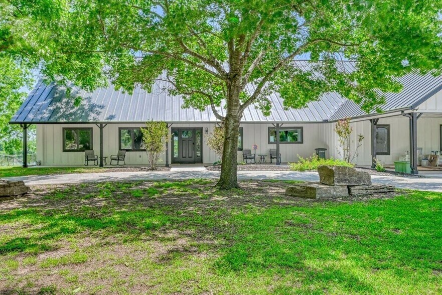 More Photos Of 3120 River Oaks Dr, Kingsland Specialty For Sale
