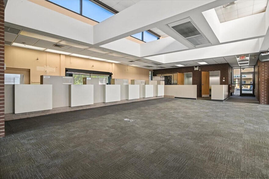 More Photos Of 209 Skyline Dr, East Stroudsburg Freestanding For Lease