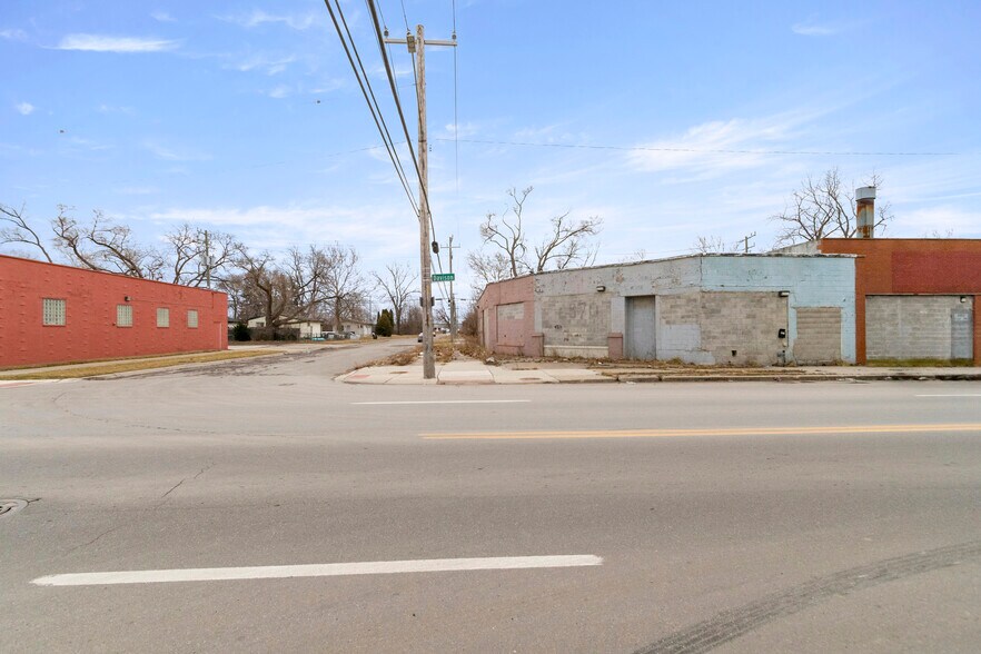 More Photos Of 6870 E Davison St, Hamtramck Industrial For Sale