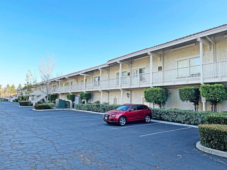More Photos Of 3717 E Thousand Oaks Blvd, Westlake Village Storefront For Lease