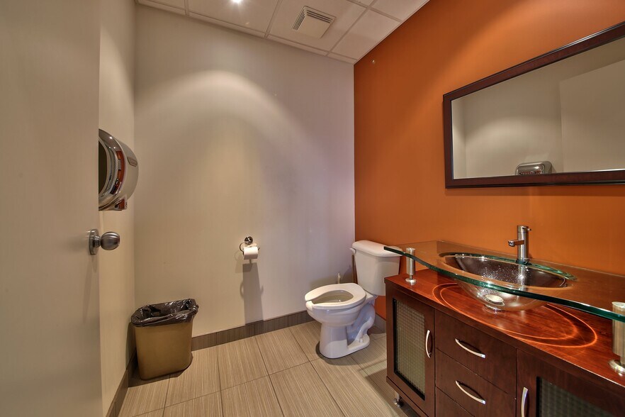 More Photos Of 130 Rue de l'Isère, Candiac Warehouse For Sale