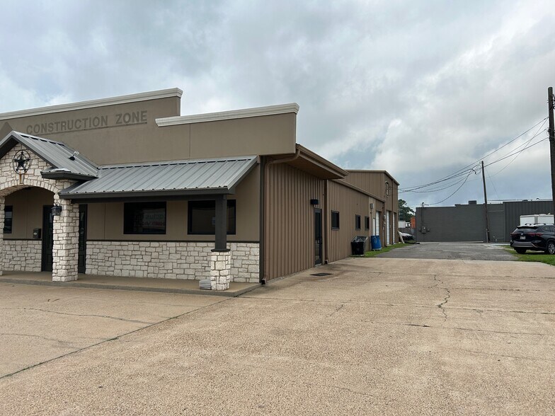 More Photos Of 231 N Twin City Hwy, Nederland Office For Sale