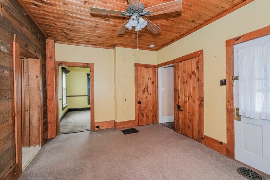 More Photos Of 20 N Main St, Marlboro Office For Sale