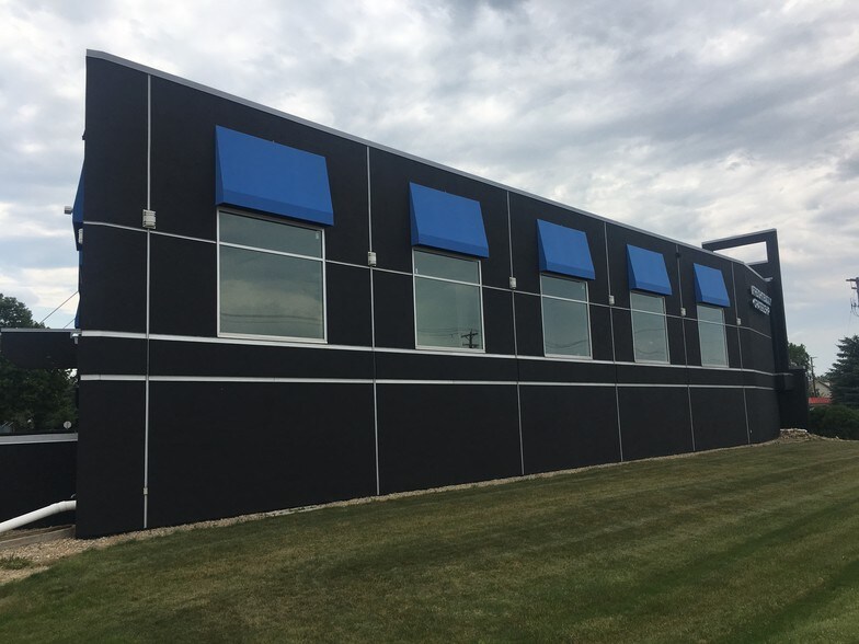 More Photos Of 6900 W Broadway Ave, Minneapolis Freestanding For Sale