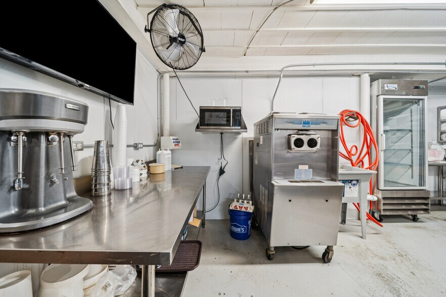 More Photos Of 29301 Hwy 82 Hwy, Park Hill Restaurant For Sale