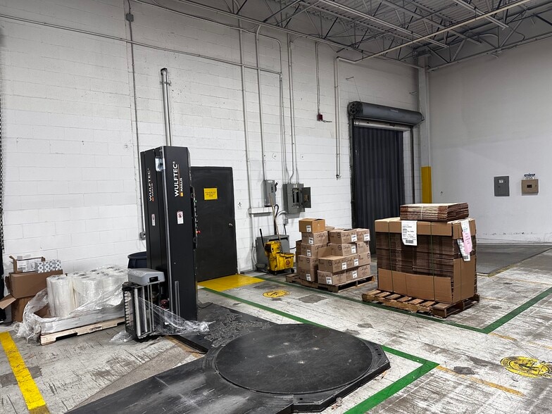 More Photos Of 175 E Broadway Ave, Westerville Warehouse For Lease