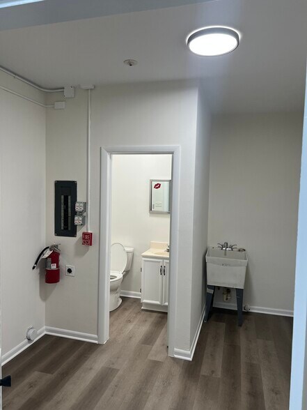More Photos Of 5512 S Brainard Ave, Countryside Apartments For Lease