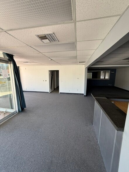 More Photos Of 2700 W Burbank Blvd, Burbank Storefront For Lease