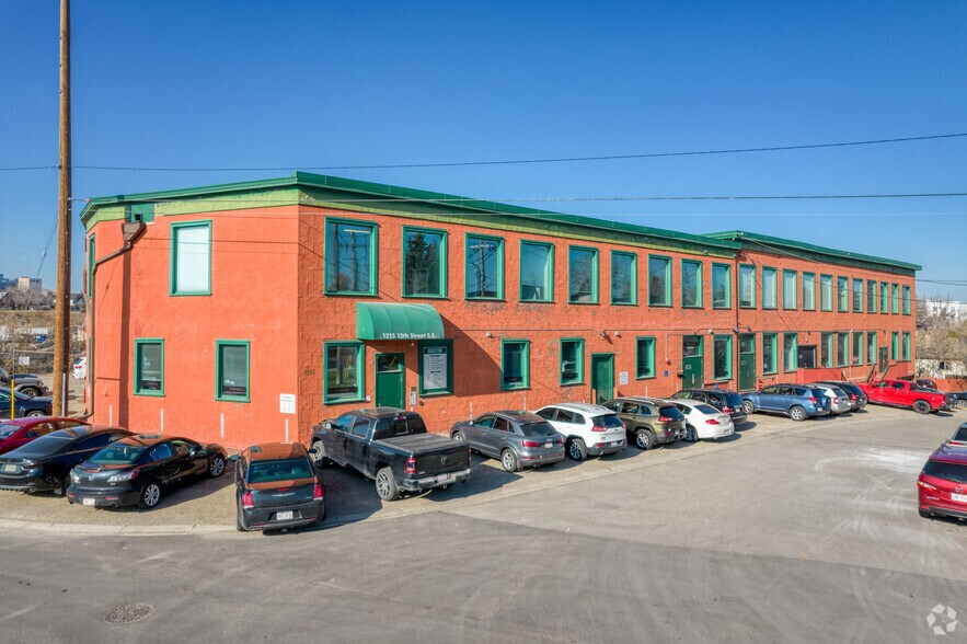 More Photos Of 1207-1215 13th St SE, Calgary Office For Lease