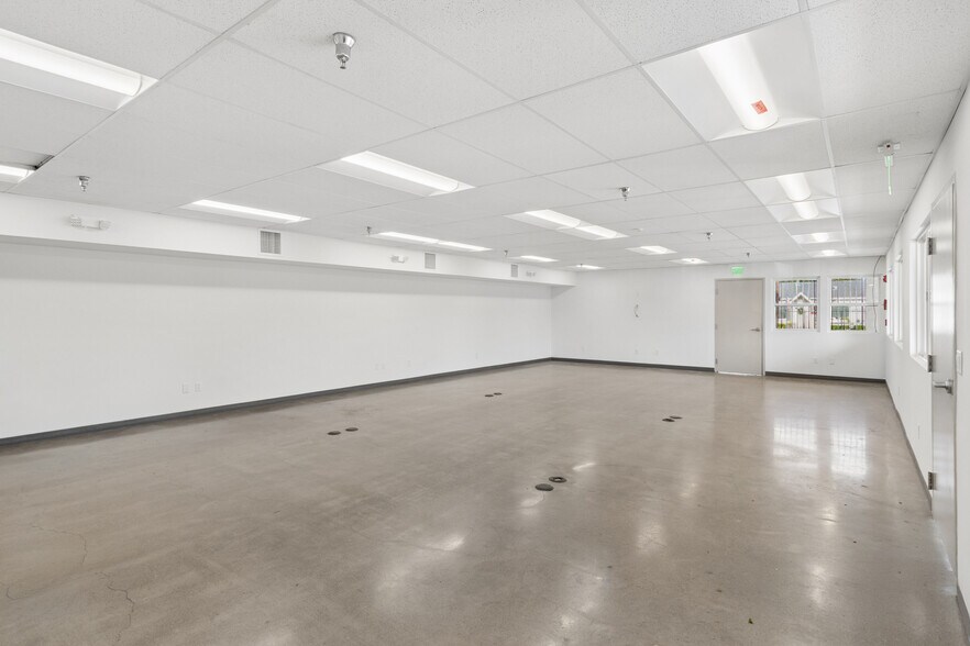 More Photos Of 11185 Roswell Ave, Pomona Warehouse For Lease