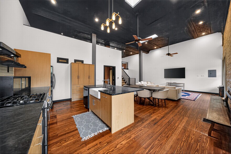 More Photos Of 614 High St, Comfort Storefront Retail Residential For Sale