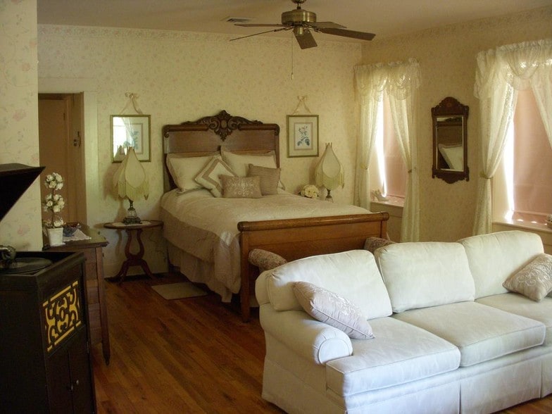 More Photos Of 75 Hillside Ave, Eureka Springs Hospitality For Sale