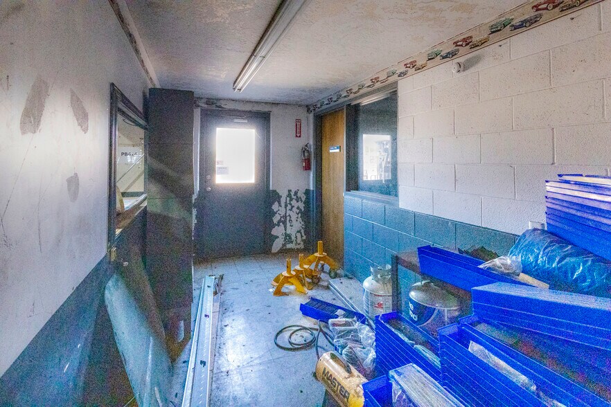 More Photos Of 1909 N Highway 81, Duncan Auto Dealership For Sale