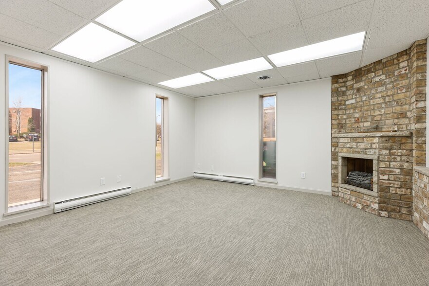 More Photos Of 295 Marie Ave E, West Saint Paul Flex For Lease