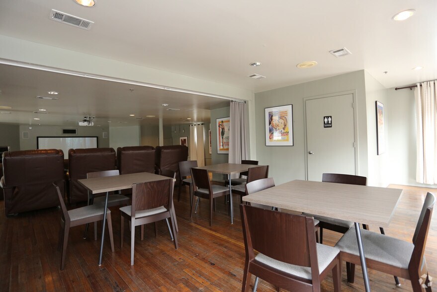 More Photos Of 1623 Main St, Dallas Apartments For Lease