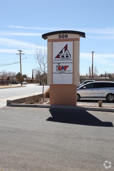 More Photos Of 509 Giles Rd, El Paso Unknown For Lease