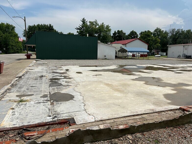 Primary Photo Of 107 Main st, Hutsonville Land For Sale