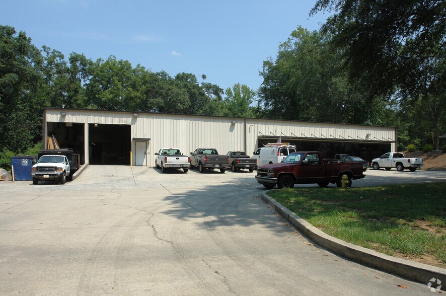 More Photos Of 911 Montreal Rd, Clarkston Manufacturing For Lease