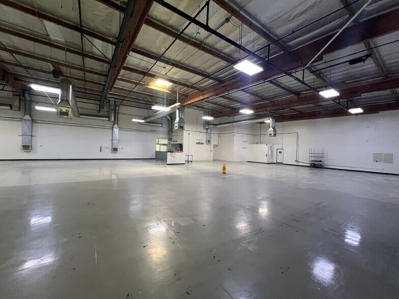 More Photos Of 12840 Bradley Ave, Sylmar Warehouse For Lease