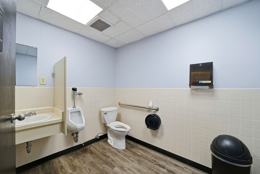 More Photos Of 225 S Academy Blvd, Colorado Springs Office For Sale