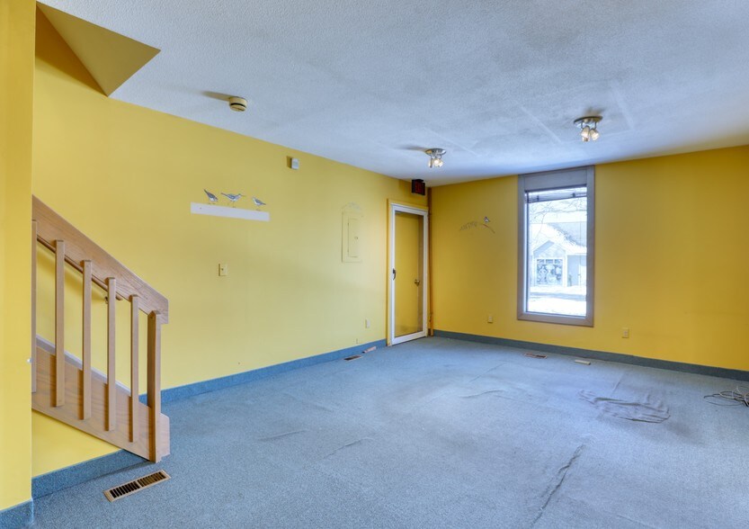 More Photos Of 908-914 Allen St, Springfield Storefront Retail Office For Sale