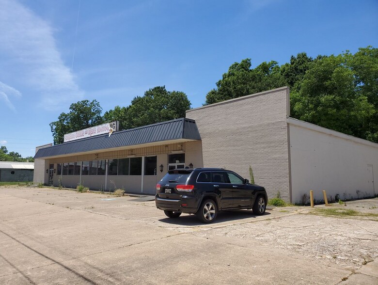 More Photos Of 304 W 70th St, Shreveport Freestanding For Lease