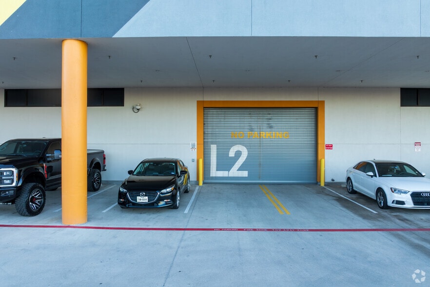 More Photos Of 4229 N FM 620 Hwy, Austin Showroom For Sale