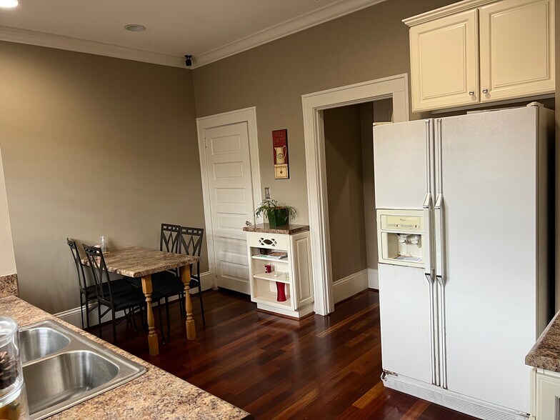 More Photos Of 222 Baldwin Ave, Charlotte Office For Lease