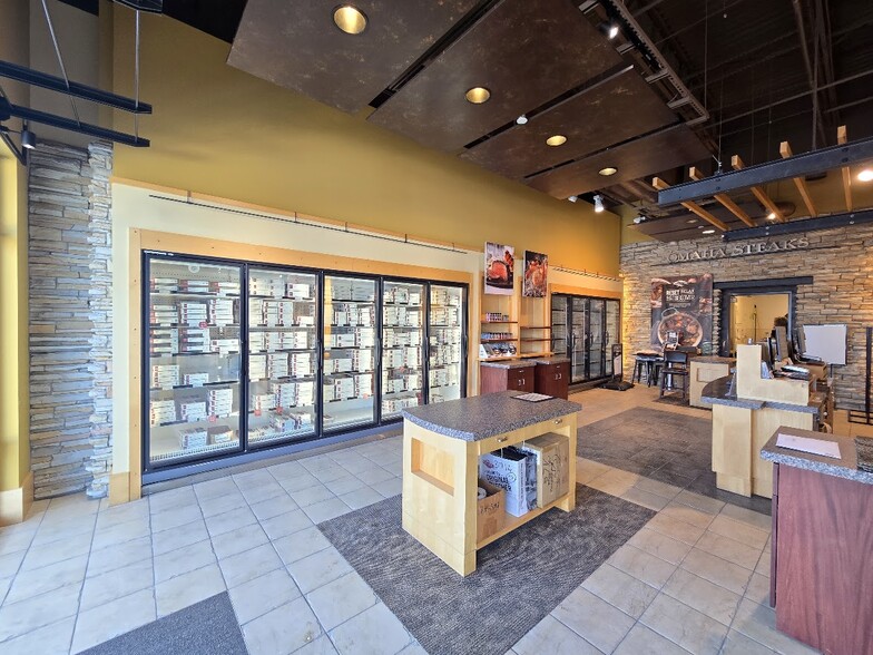 More Photos Of 31901-31991 Woodward Ave, Royal Oak Unknown For Lease