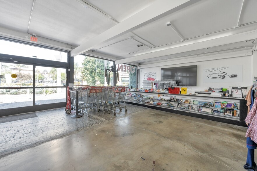 More Photos Of 15250 Whittier Blvd, Whittier Freestanding For Sale