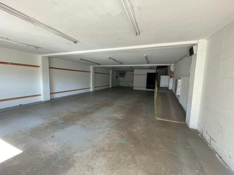 More Photos Of 167 Cleveland St, Elyria Freestanding For Sale