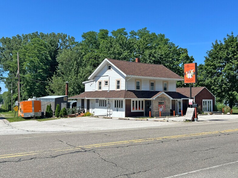 More Photos Of 6990 W Lake Rd, Fairview Restaurant For Sale