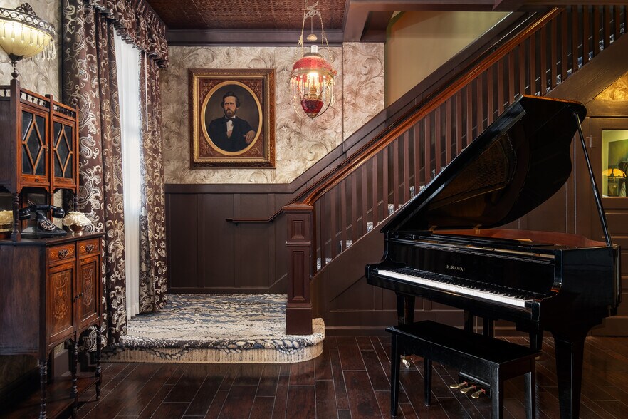 More Photos Of 2 Water St, Jackson Hotel For Sale