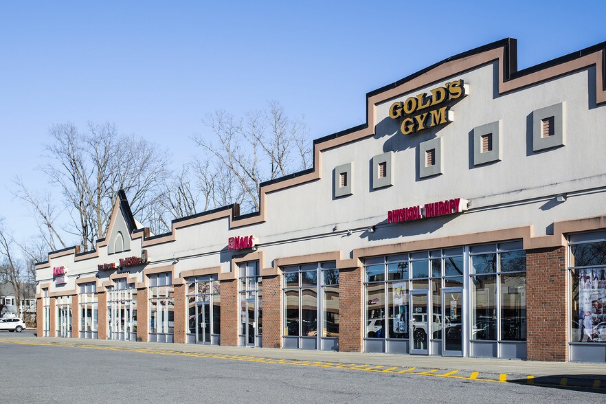 More Photos Of 986 Main St, Fishkill General Retail For Lease