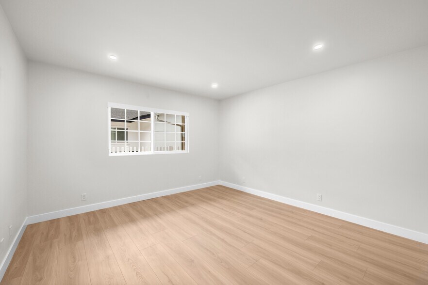 More Photos Of 1805 Clay St, Newport Beach Apartments For Sale