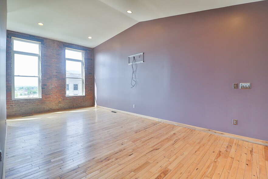 More Photos Of 102-104 W Columbus St, Kenton Office Residential For Sale