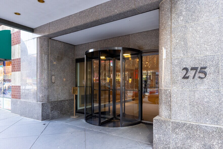 More Photos Of 275 Greenwich St, New York Apartments For Lease