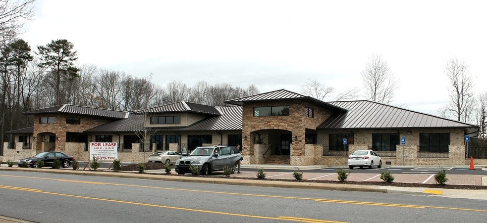 More Photos Of 1344 E Cobb Dr, Marietta Office For Lease