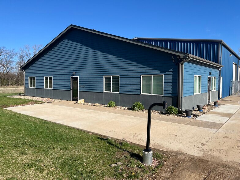 Primary Photo Of 47392 272nd St, Harrisburg Office For Lease