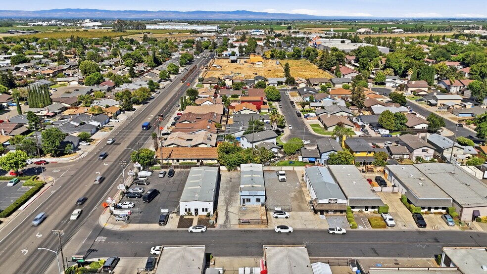 More Photos Of 1649 Carnegie St, Turlock Warehouse For Lease