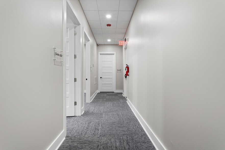 More Photos Of 13334 Seaway Rd, Gulfport Office For Lease