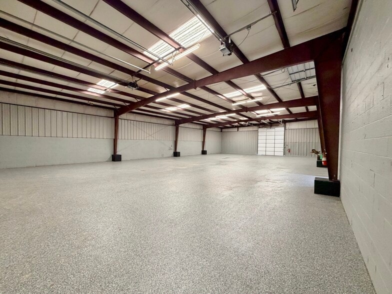 More Photos Of 908 SW 5th St, Oklahoma City Warehouse For Lease