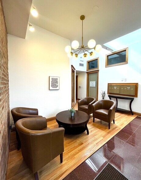 More Photos Of 613 W Briar Pl, Chicago Storefront For Lease