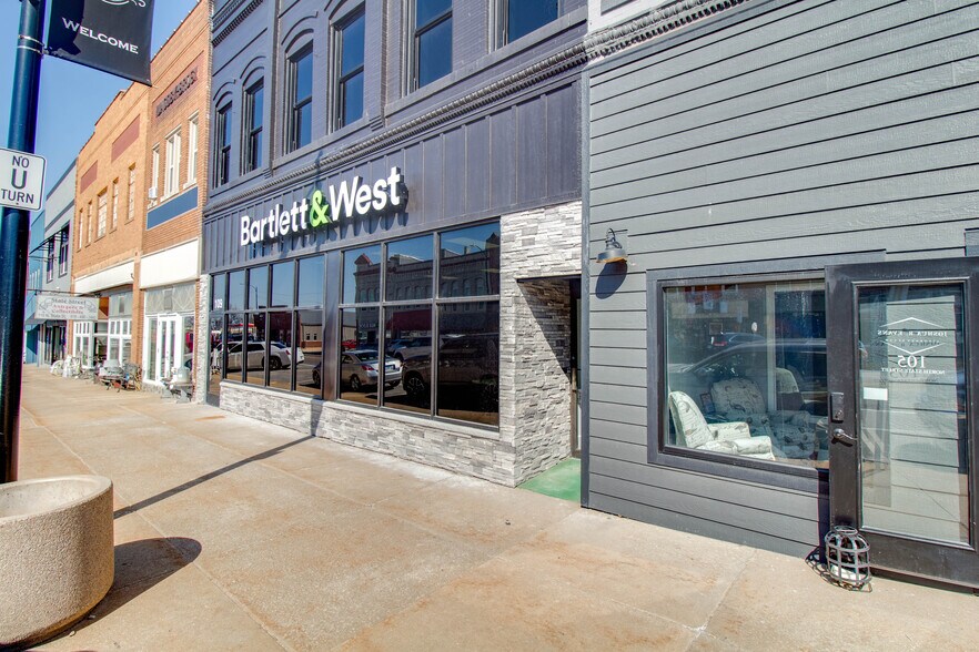 More Photos Of 107 N State St, Jerseyville Office For Lease